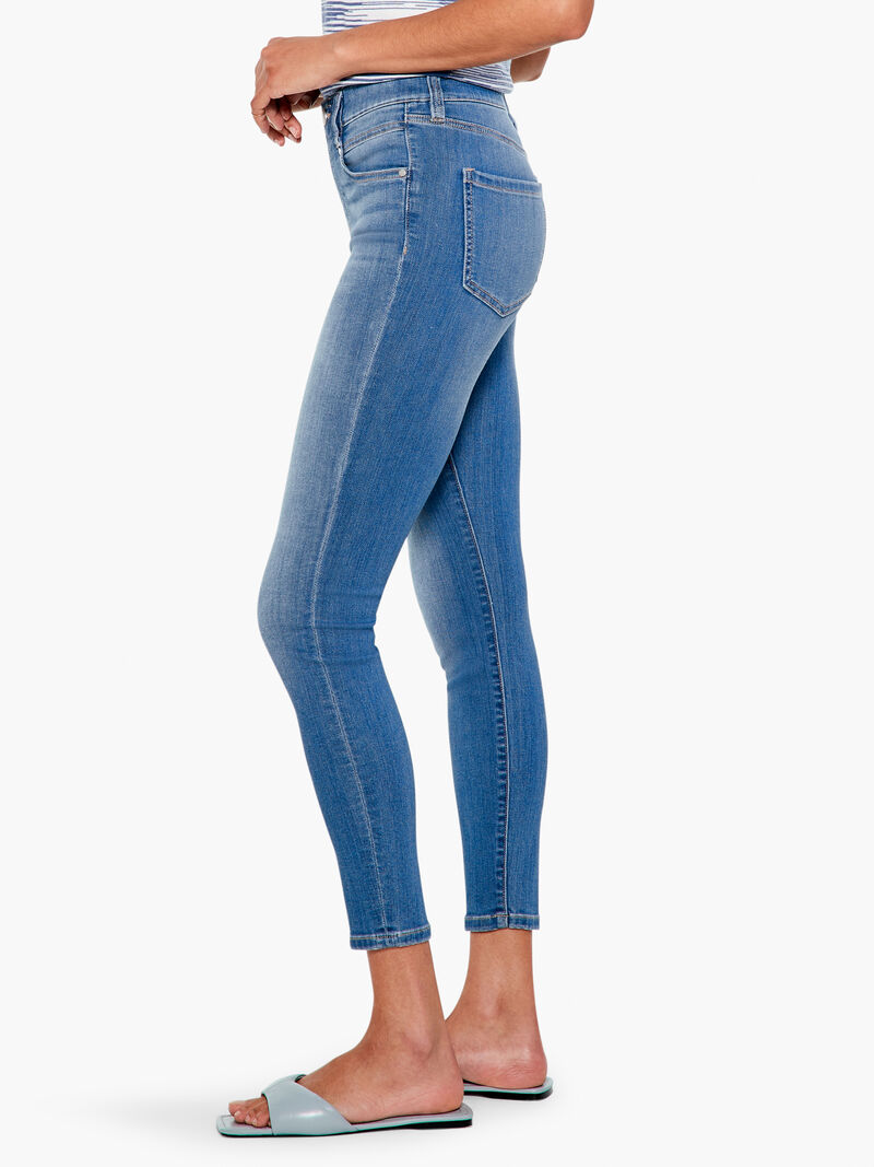 Woman Wears Liverpool Gia Glider Ankle Jean image number 1