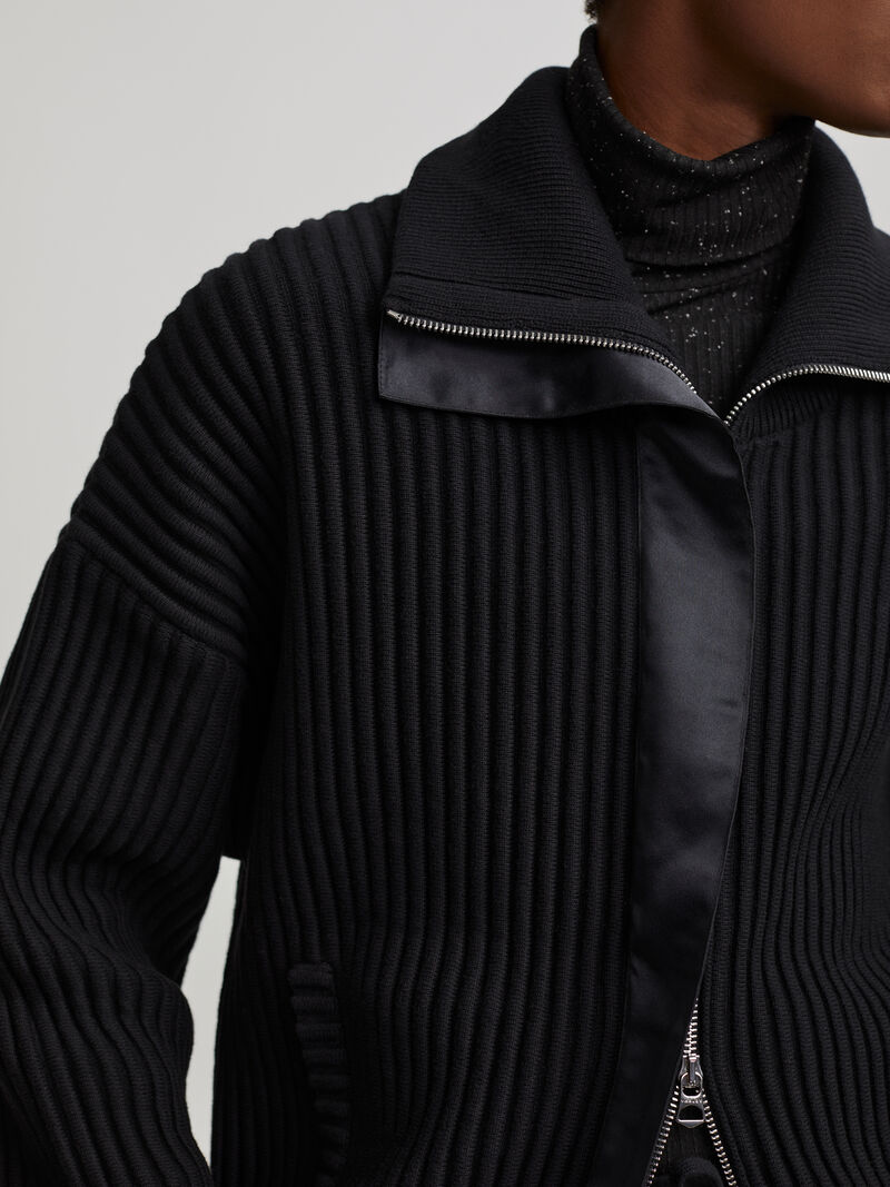 Woman Wears Varley - Mayfair Mock Neck Knit image number 3