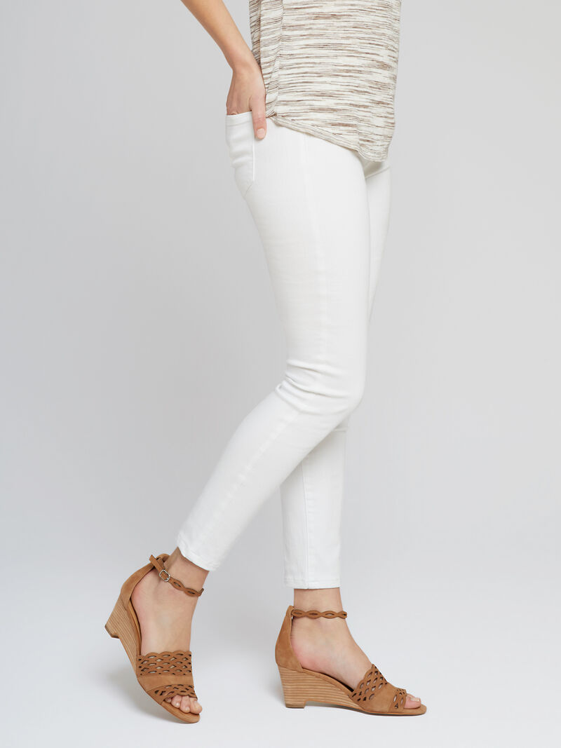 Woman Wears Liverpool - Chloe Ankle Skinny Jean image number 2