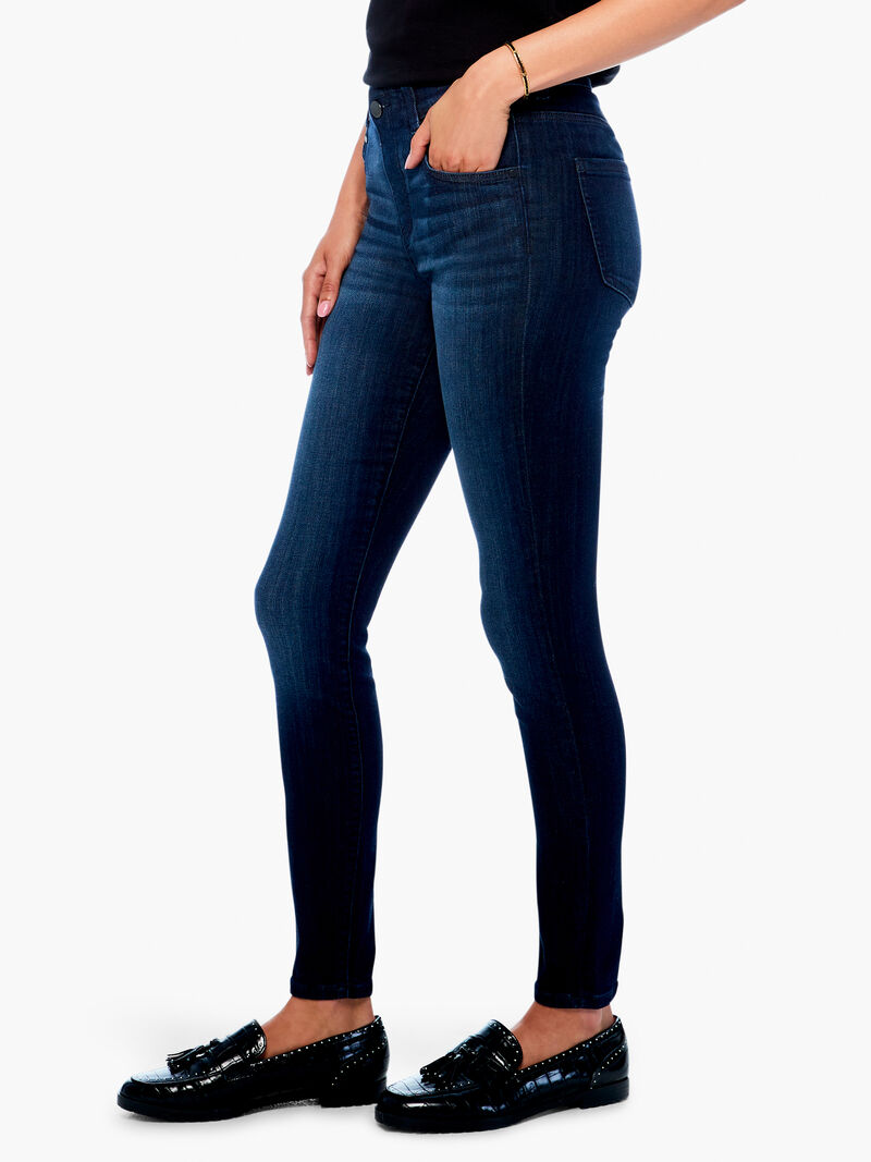 Woman Wears Liverpool - Gia Glider Skinny Jean image number 1