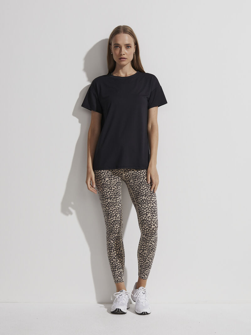 Woman Wears Varley Wright T-Shirt image number 3