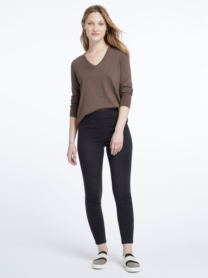 Woman Wears Liverpool - Chloe Moto Pull-On Jean image number 0