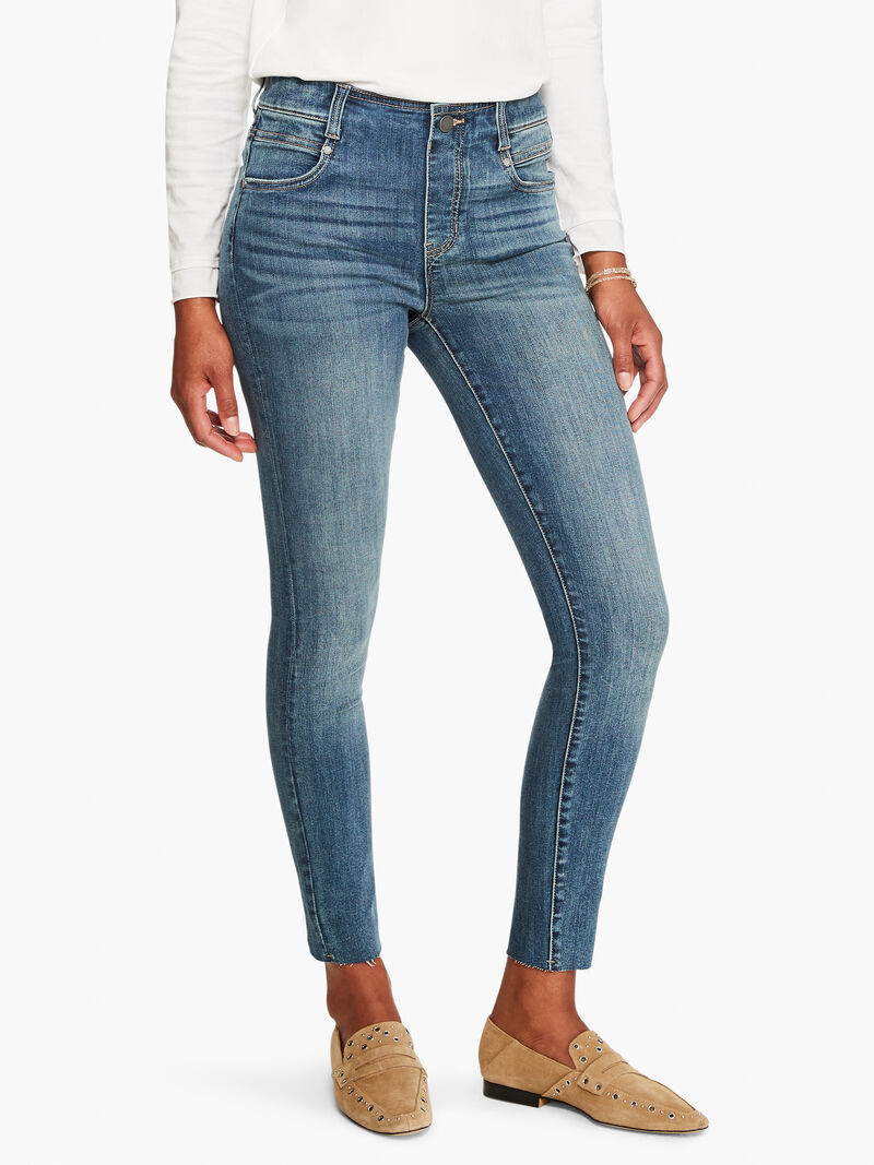 Woman Wears Liverpool - Gia Glider Ankle Skinny Jean image number 0