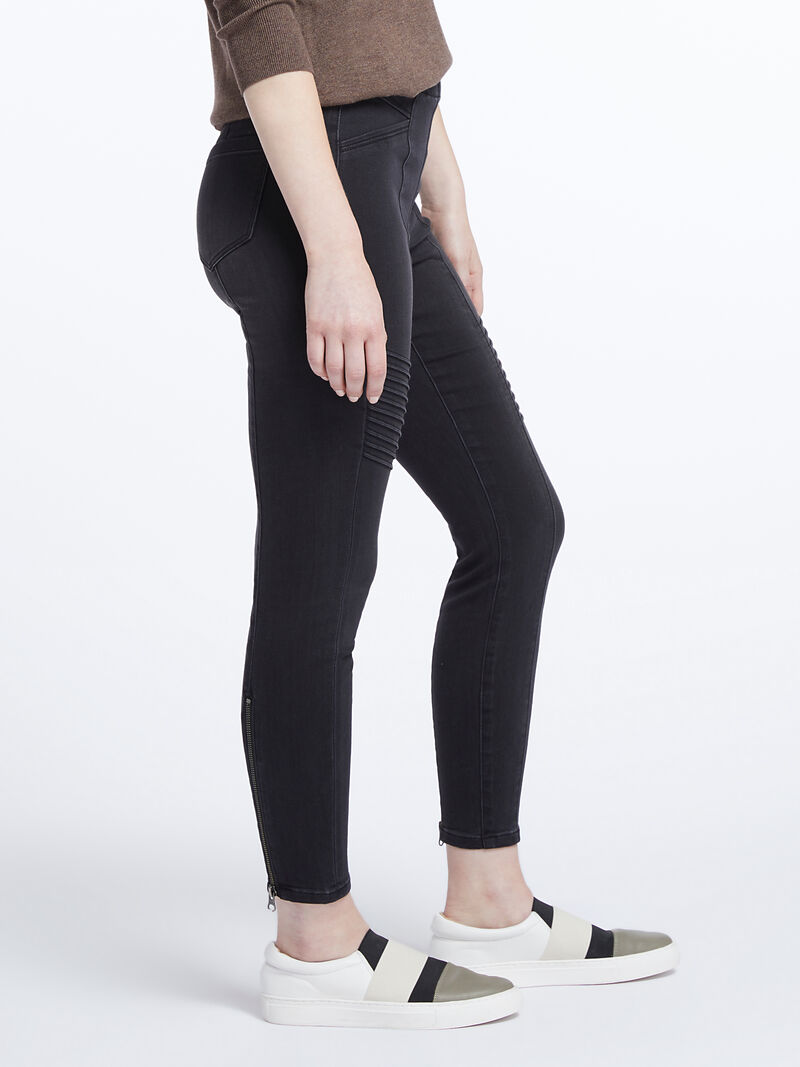 Woman Wears Liverpool - Chloe Moto Pull-On Jean image number 2
