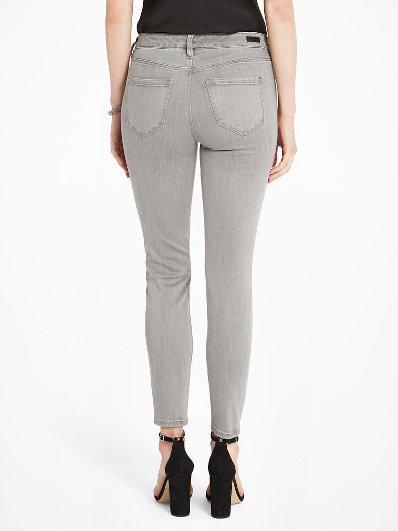 Woman Wears Liverpool Nic Skinny Jean image number 2