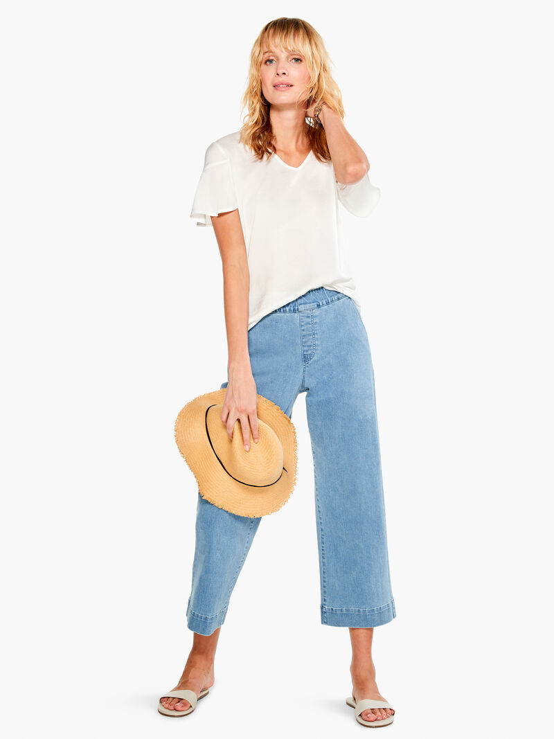 Woman Wears All Day Wide-Leg Pocket Jean image number 3