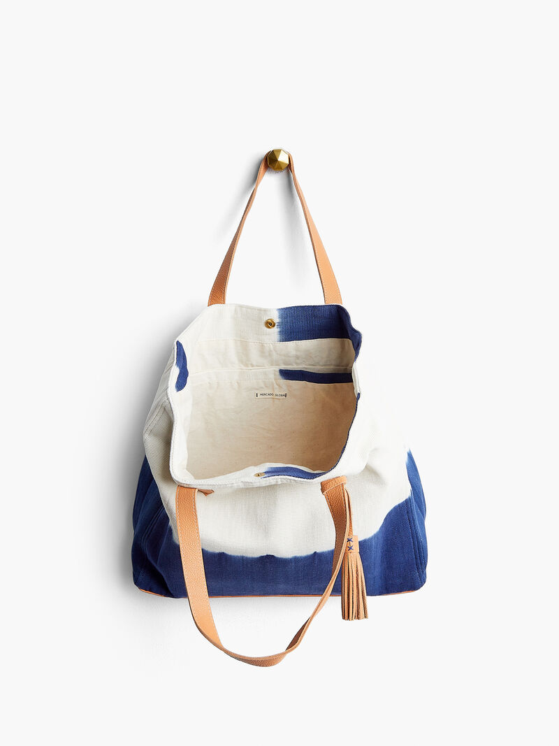 Woman Wears Mercado Global - Gladys Tote image number 1