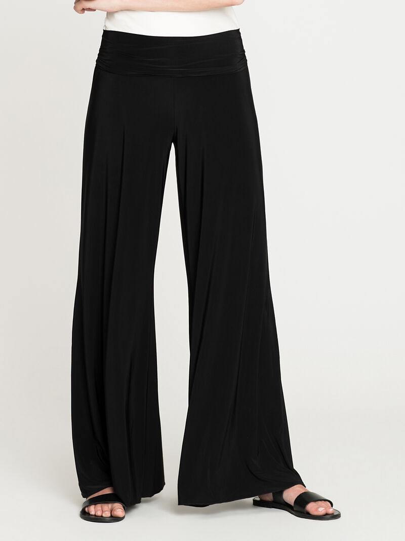 Woman Wears The ZOZO Liquid Knit Pant image number 3