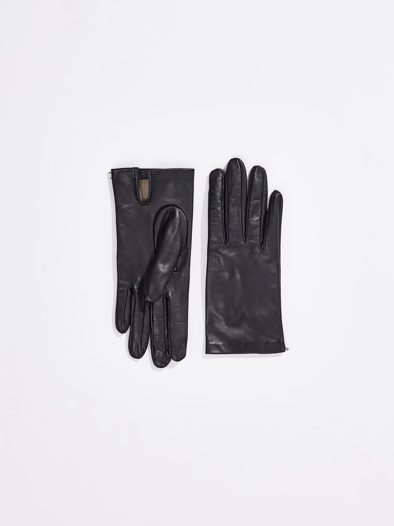 Woman Wears Amato - Lambskin Glove image number 0