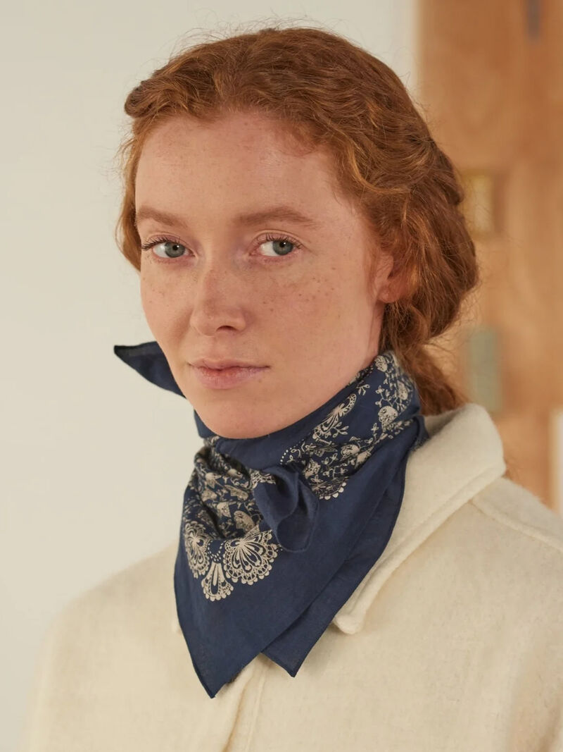 Woman Wears Moismont Foulard N°675 Scarf image number 0