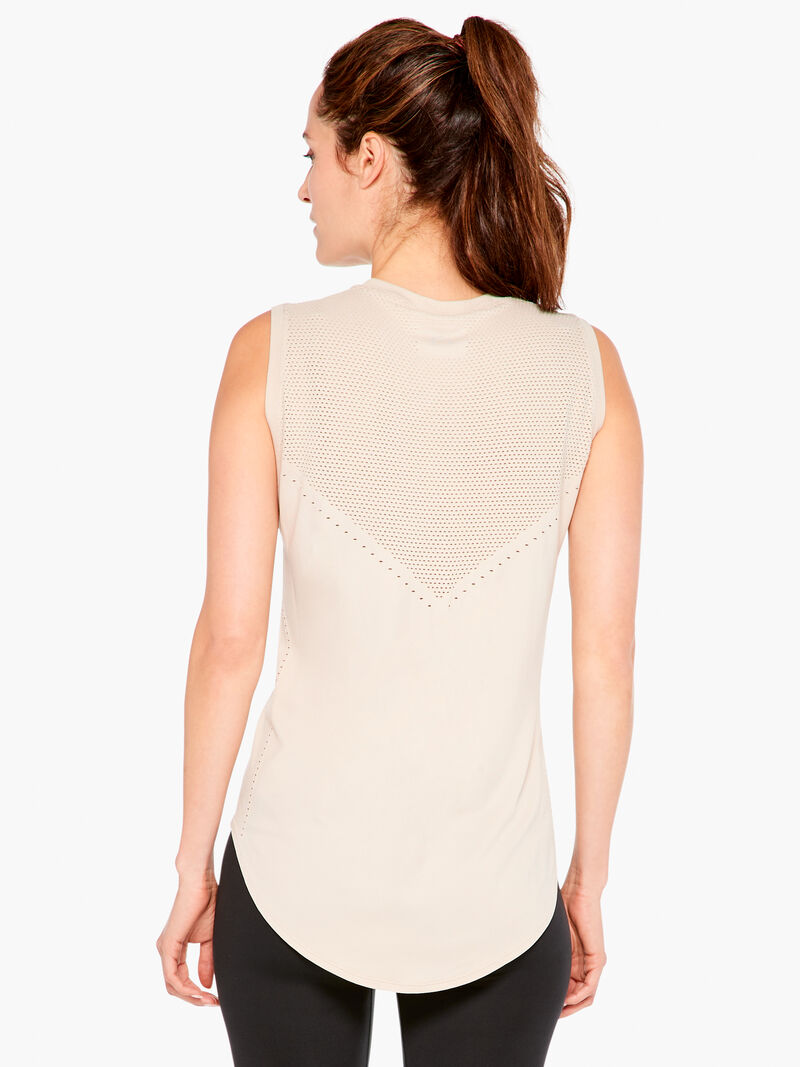 Woman Wears Varley Morro Tank image number 2