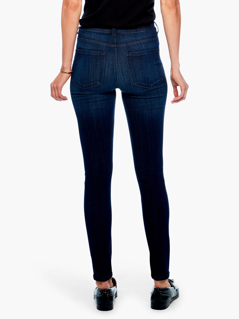 Woman Wears Liverpool - Gia Glider Skinny Jean image number 2