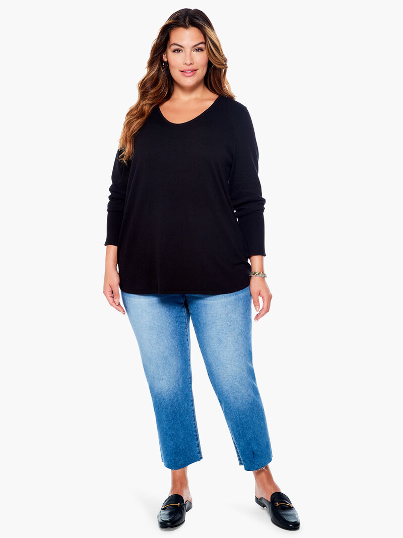 Woman Wears Liverpool - Crop Straight Jean W/ Fray Hem image number 0