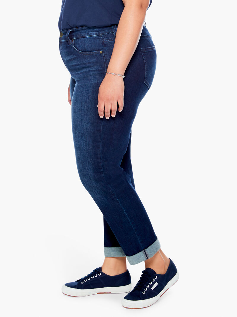 Woman Wears Liverpool - Peyton Slim Boyfriend Jean image number 2