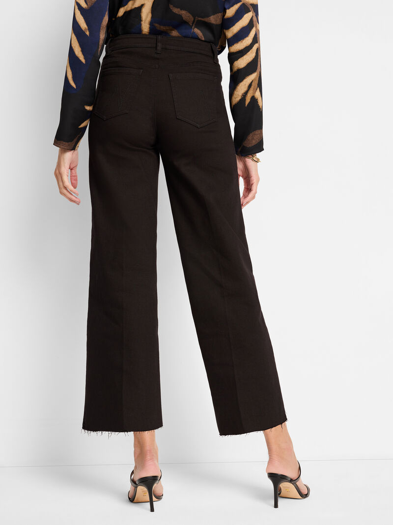 Woman Wears 28" Weekend Wide Leg Jeans image number 3