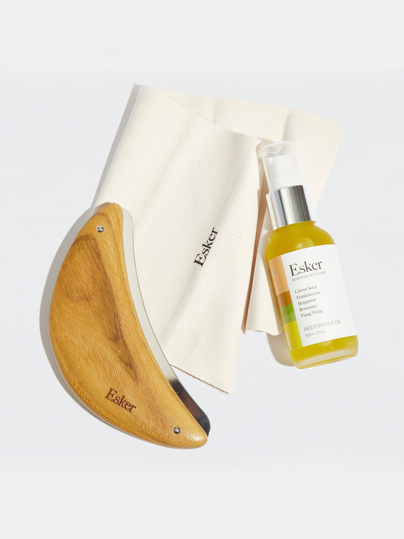 Woman Wears Esker - Restorative Body Plane/Oil Set image number 3