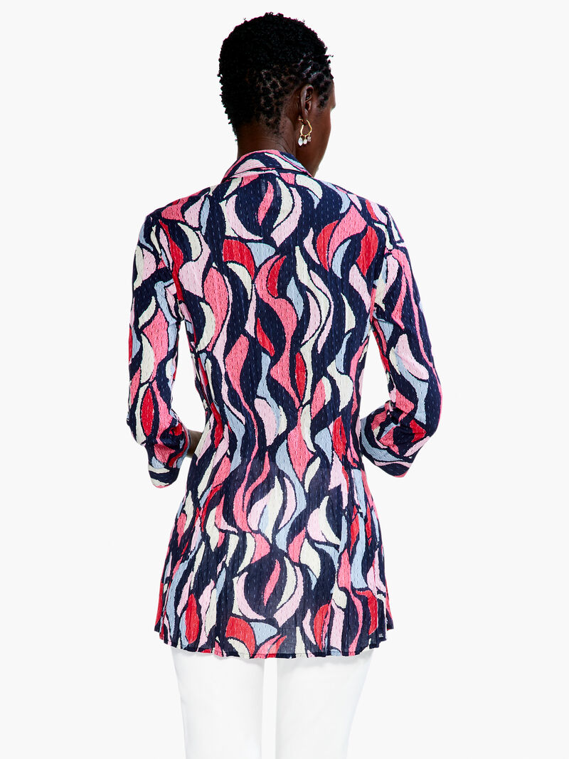 Woman Wears Wavy Mosaic Long Crinkle Shirt image number 2