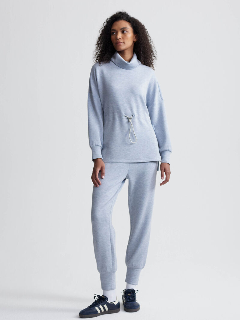 Woman Wears Varley - Freya Sweatshirt image number 0