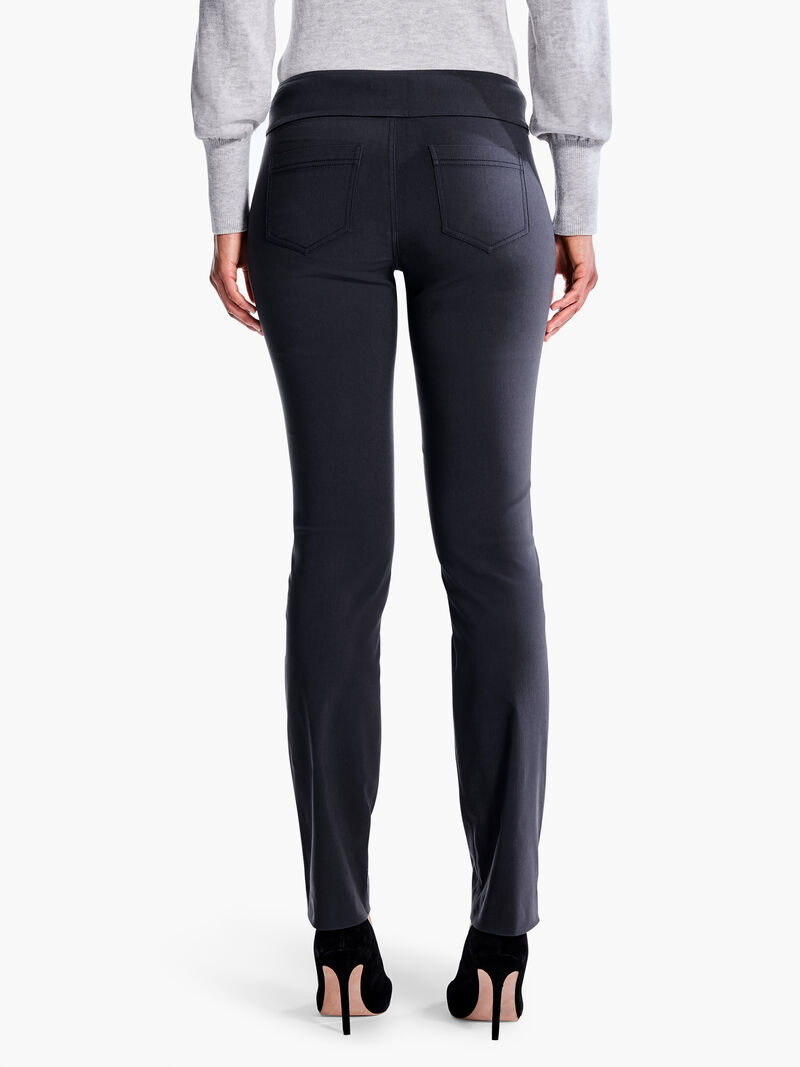 Woman Wears 29.5" Wonderstretch Pocket Straight Leg Pant image number 2
