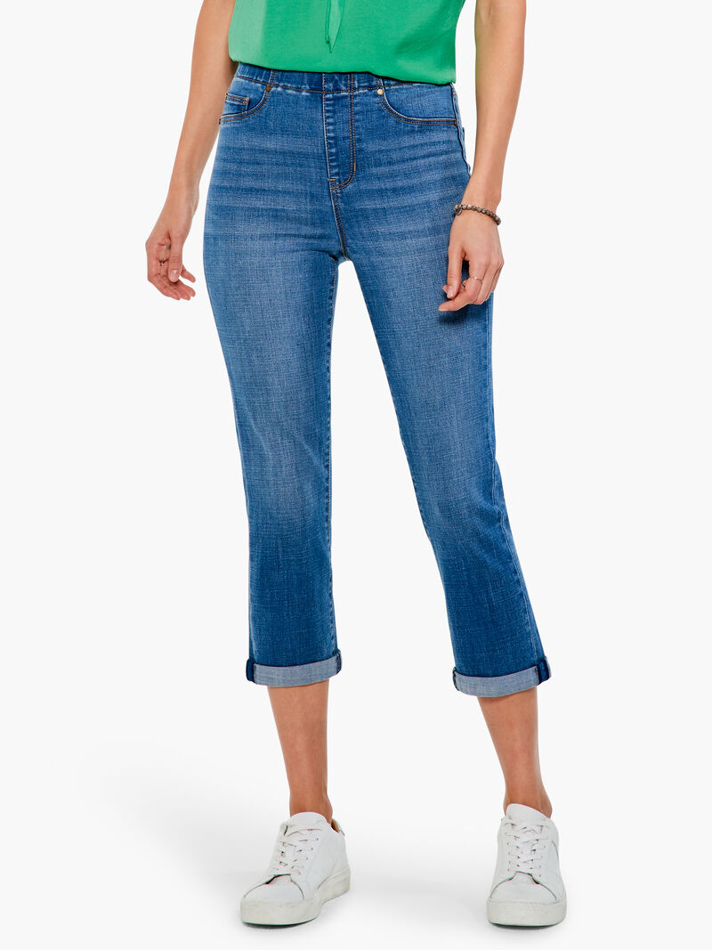 Woman Wears Liverpool Chloe Crop Skinny Jean with Rolled Cuff image number 0