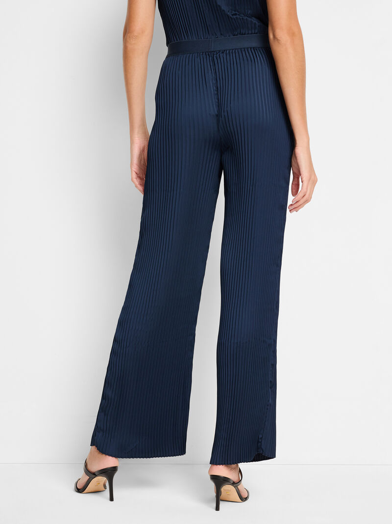 Woman Wears 31" Crinkle Crepe Wide Leg Pant image number 3