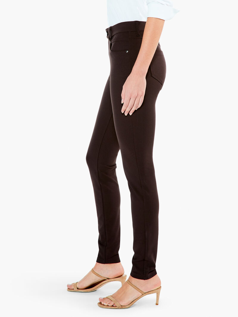 Woman Wears Liverpool - Gia Glider Skinny Knit Pant image number 1