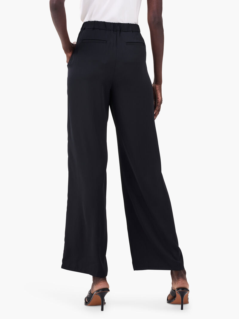 Woman Wears 30.5" Crepe Wide Leg Pant image number 4