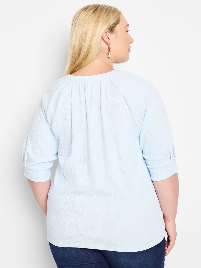 Woman Wears Crinkle Knit Café Top image number 3