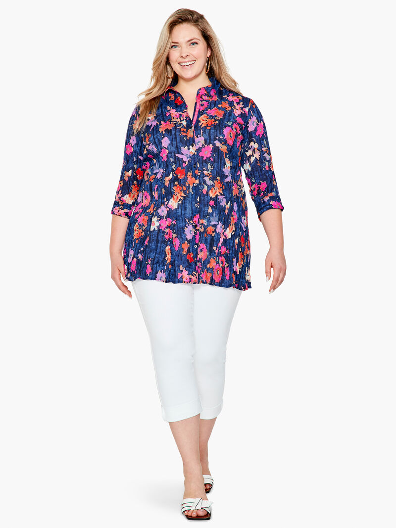 Woman Wears Glowing Blossoms Crinkle Top image number 4