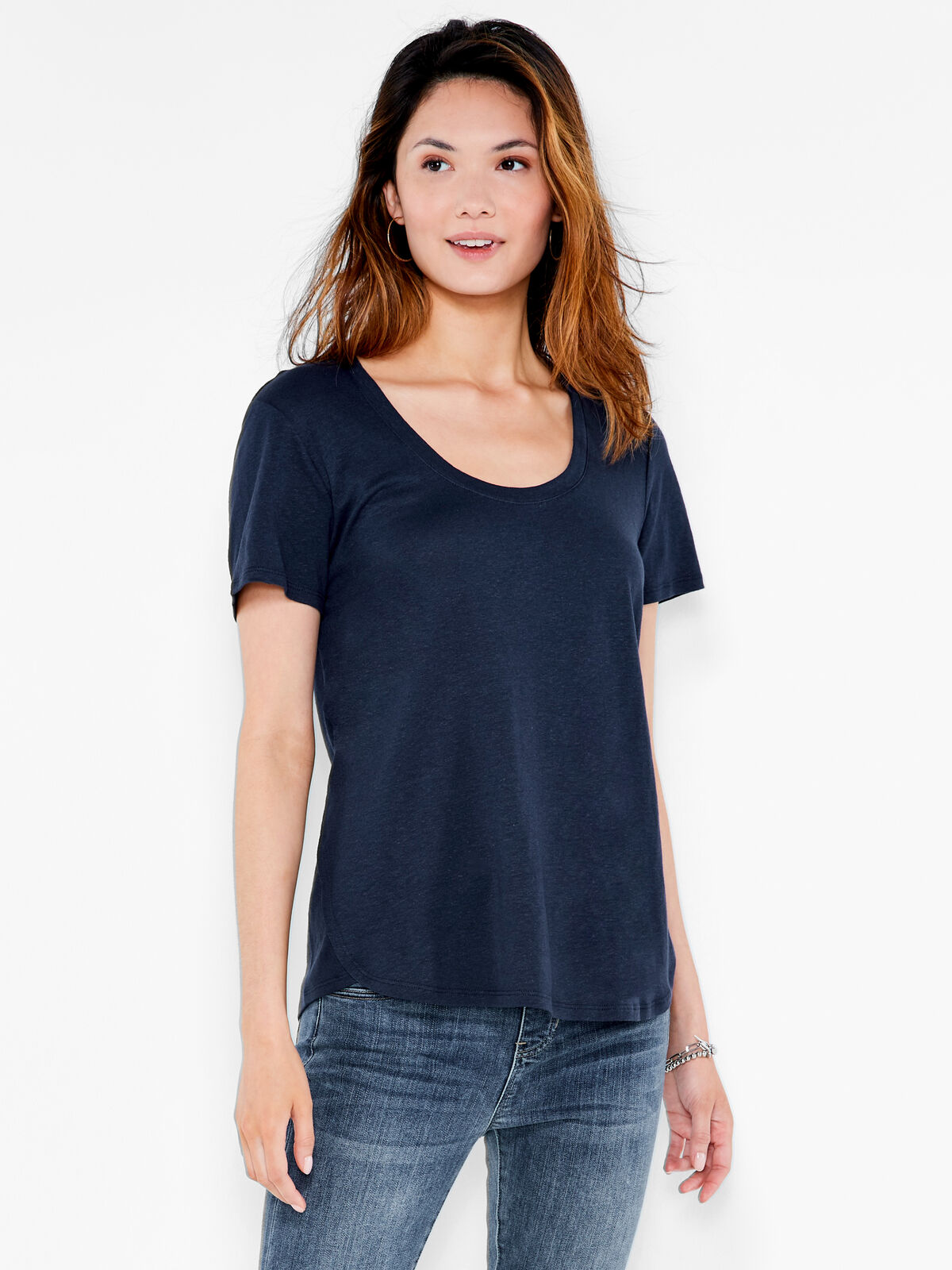 NZT Short Sleeve Shirt Tail Scoop Tee
