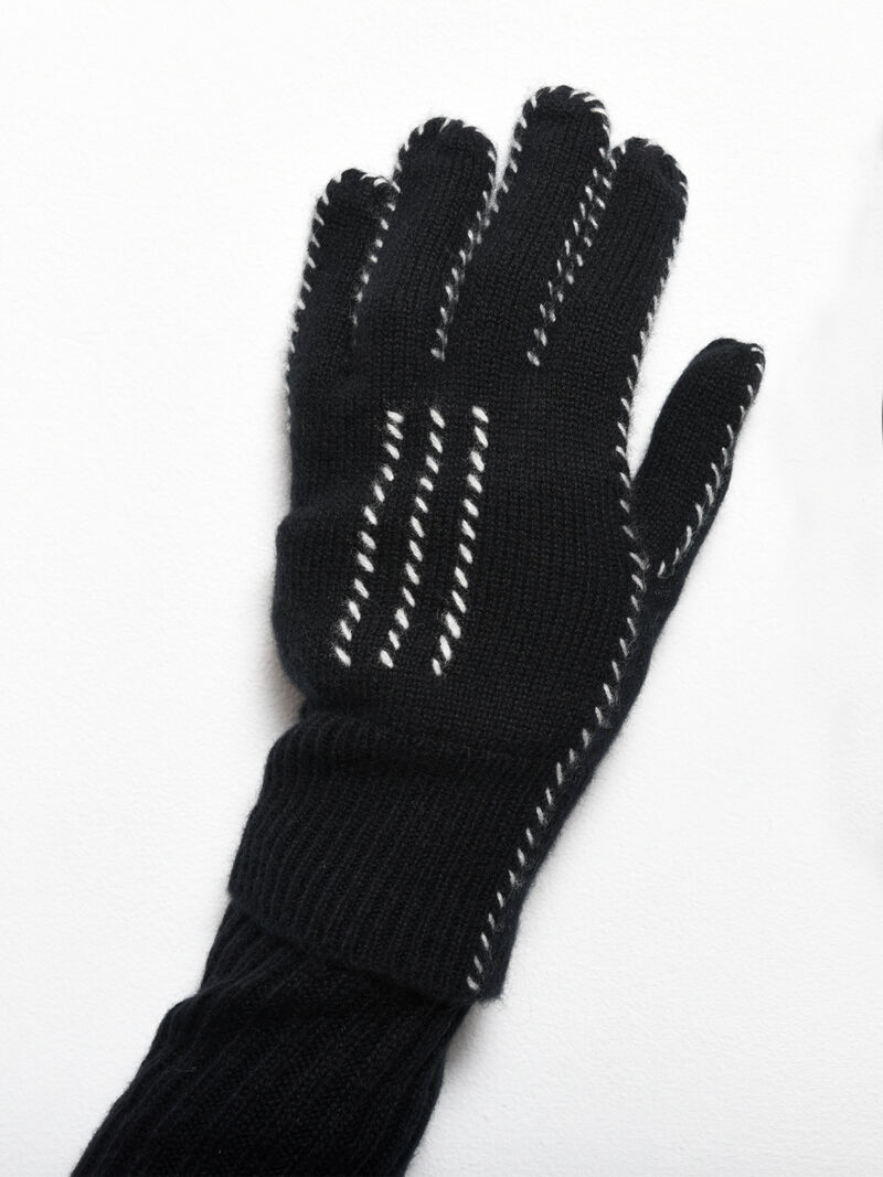 Woman Wears Meg Cohen - Cashmere Stitch Gloves image number 0