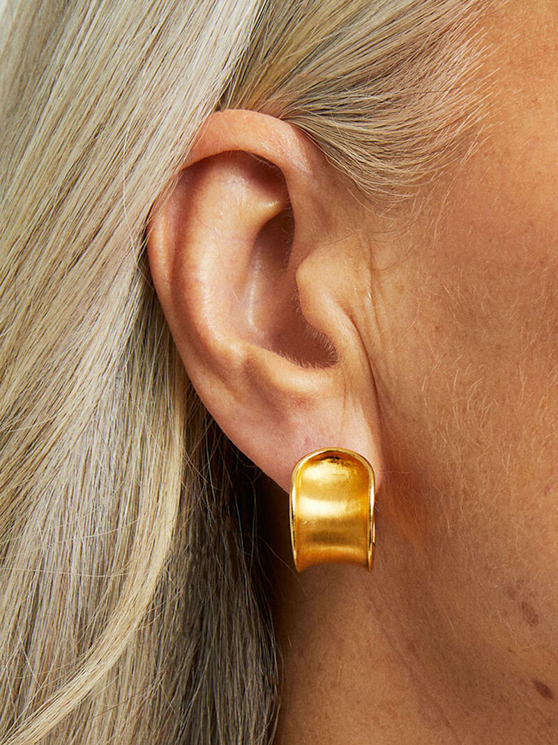 Woman Wears Dean Davidson - Sol Huggie Hoops image number 0
