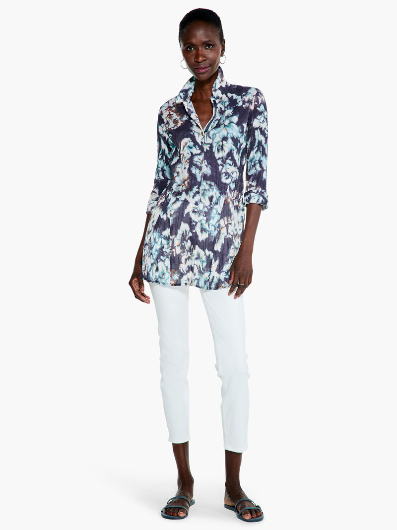 Woman Wears Denim Blooms Crinkle Top image number 3