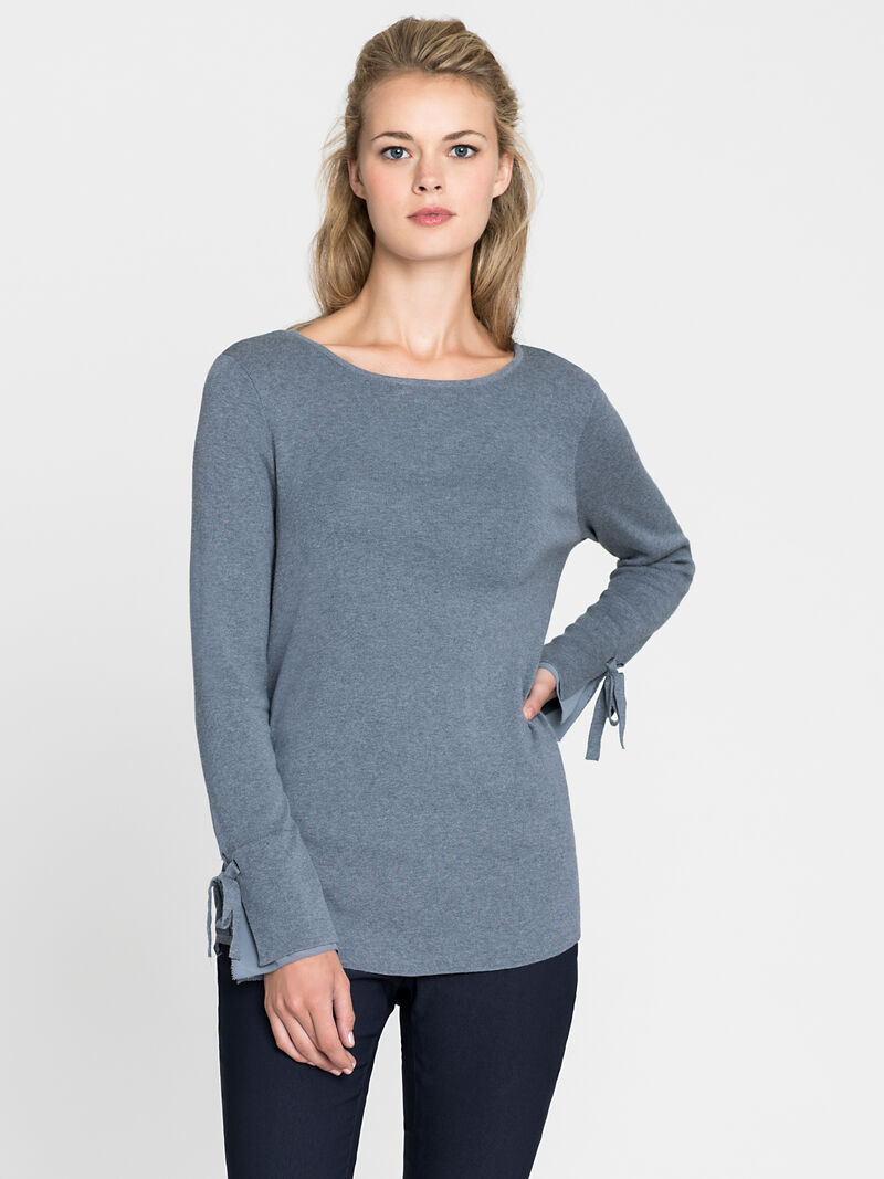 
                    Essence Top