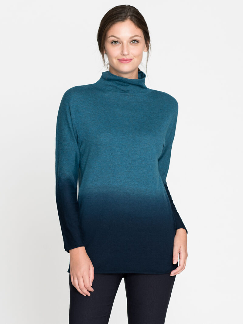 
                    Traveler Turtleneck