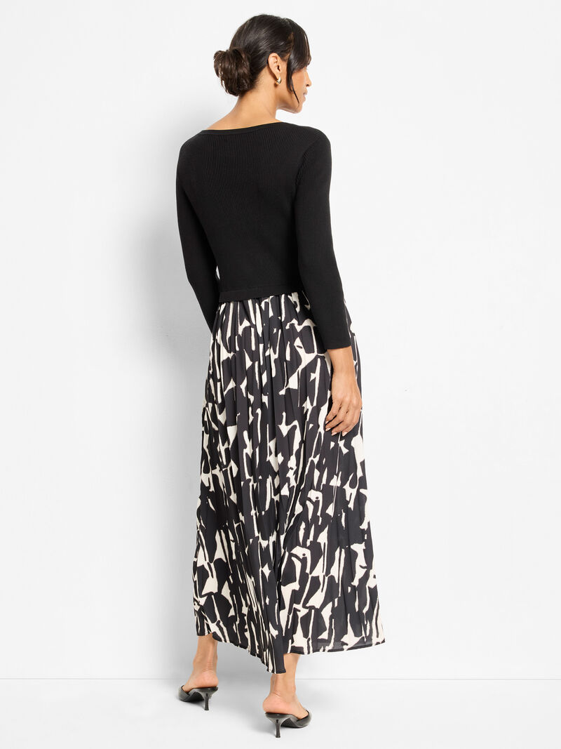 Woman Wears Onyx Print Kyrie Dress image number 4