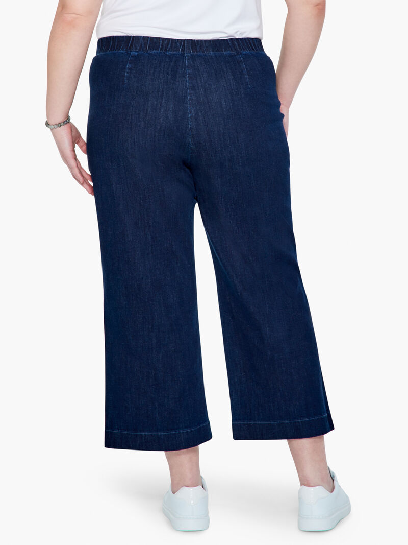 Woman Wears All Day Wide-Leg Crop Jean image number 2