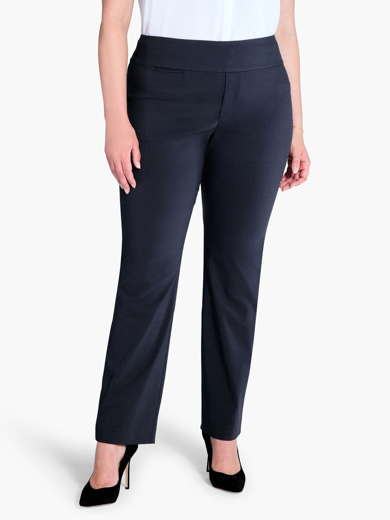 Woman Wears 29.5" Wonderstretch Pocket Straight Leg Pant image number 0