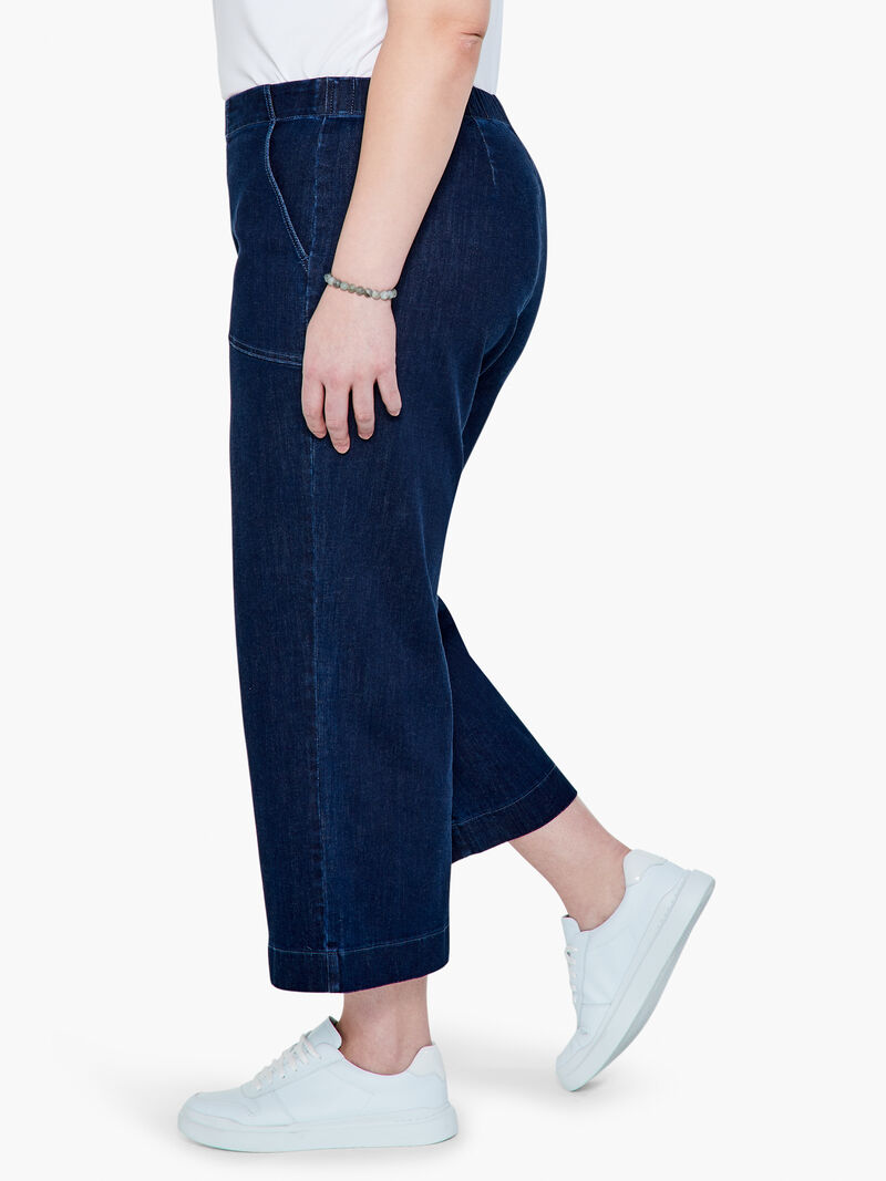 Woman Wears All Day Wide-Leg Crop Jean image number 1