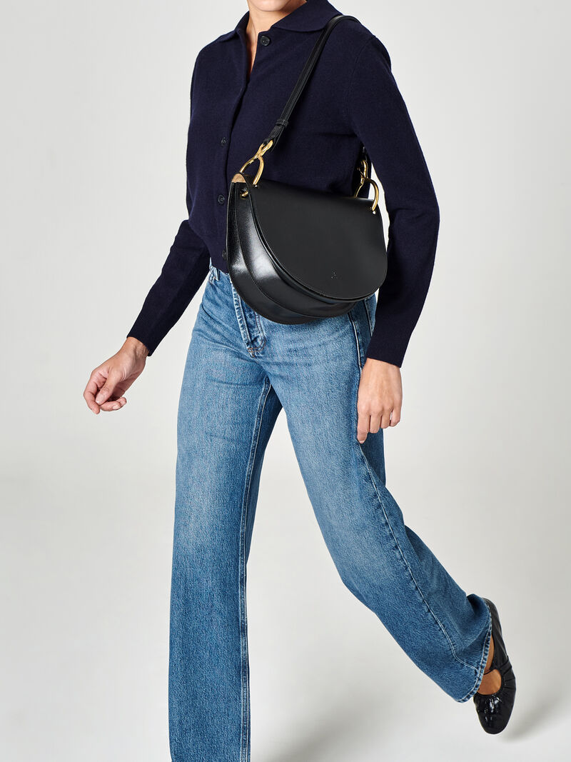 Woman Wears Il Bisonte - Crossbody Bag image number 6