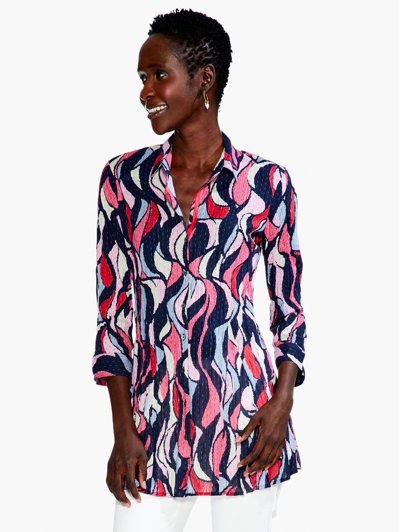 Woman Wears Wavy Mosaic Long Crinkle Shirt image number 0