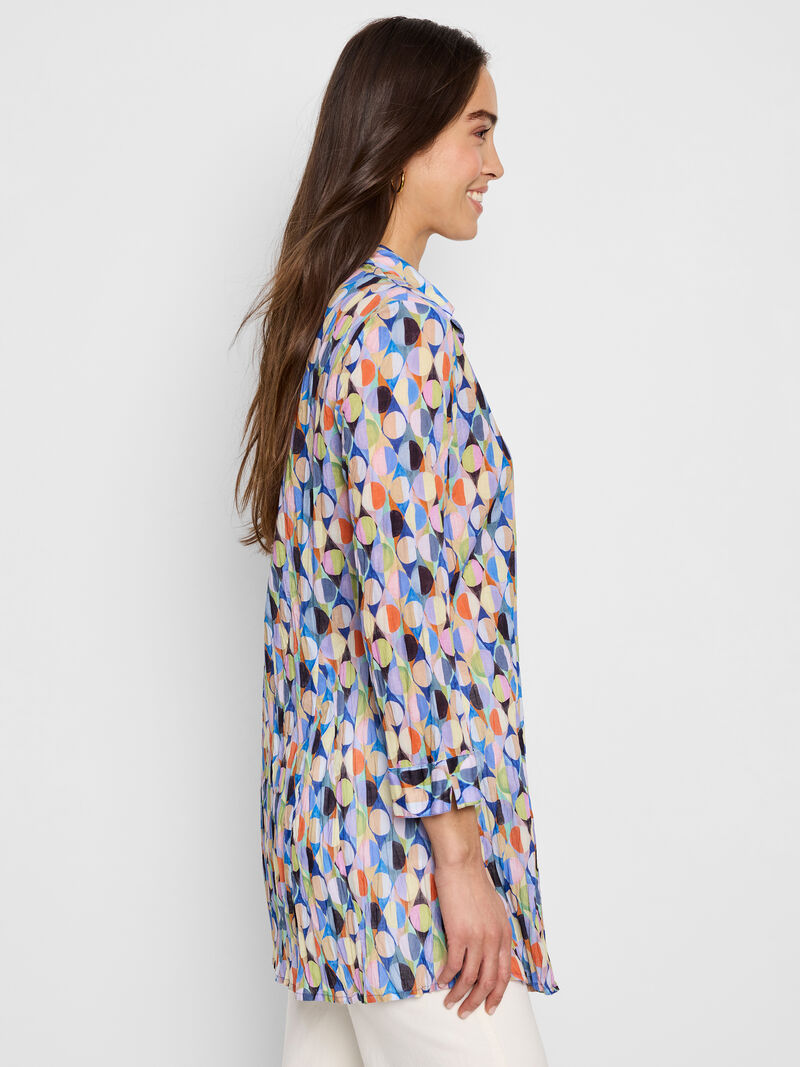 Woman Wears Social Circles Long Crinkle Shirt image number 2