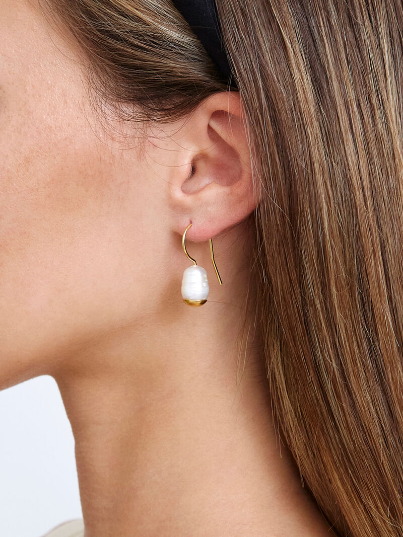 Woman Wears Chan Luu - Pearl Drop Earring image number 2