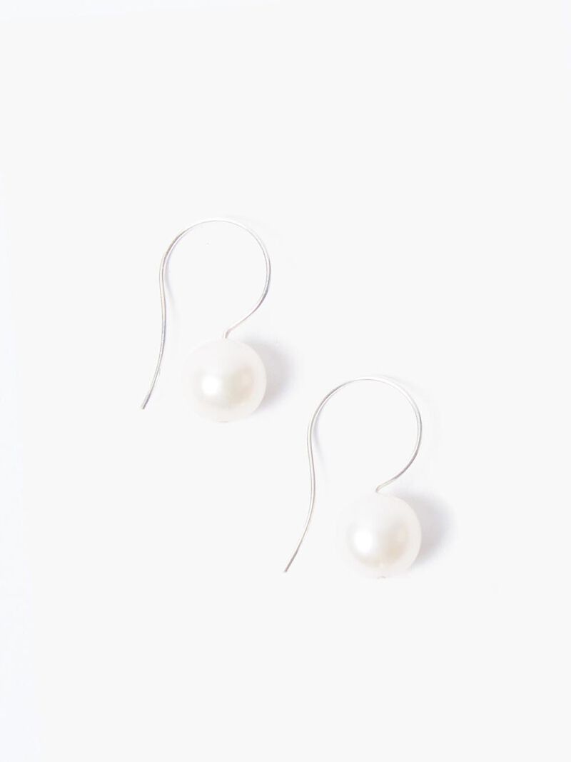 Woman Wears Chan Luu - Single Pearl Silver Earring image number 0