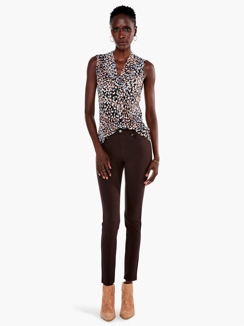 Woman Wears Mineral Mix Live In Tank image number 3