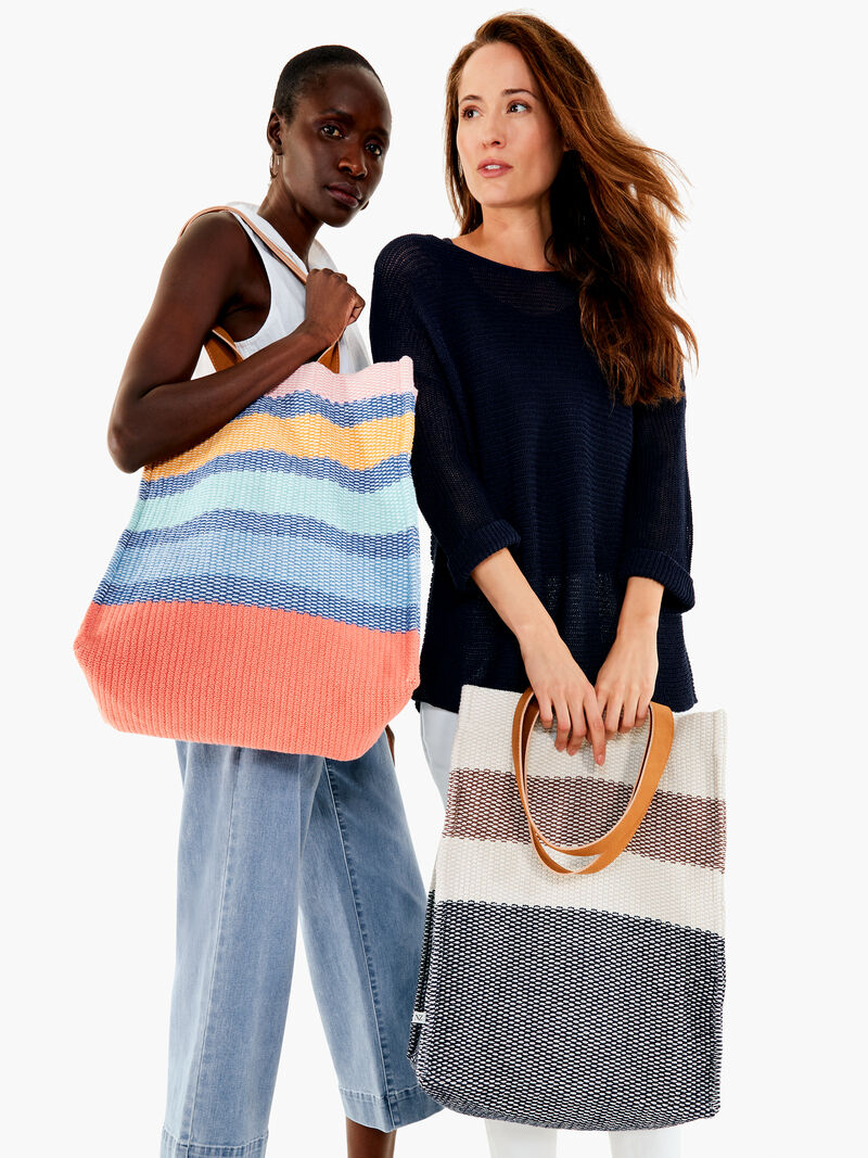 Woman Wears NIC + ZOE KNIT BAG image number 1