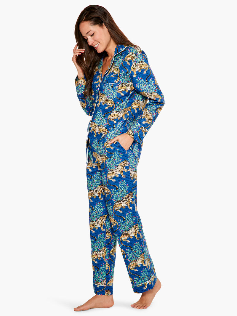 Woman Wears Printfresh Bagheera Long Sleeve Sleep Set image number 2
