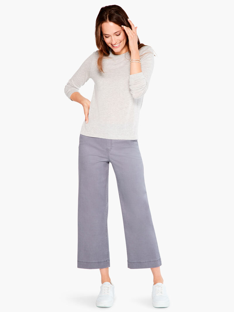 Woman Wears Crisp Stretch Wide-Leg Pant image number 3