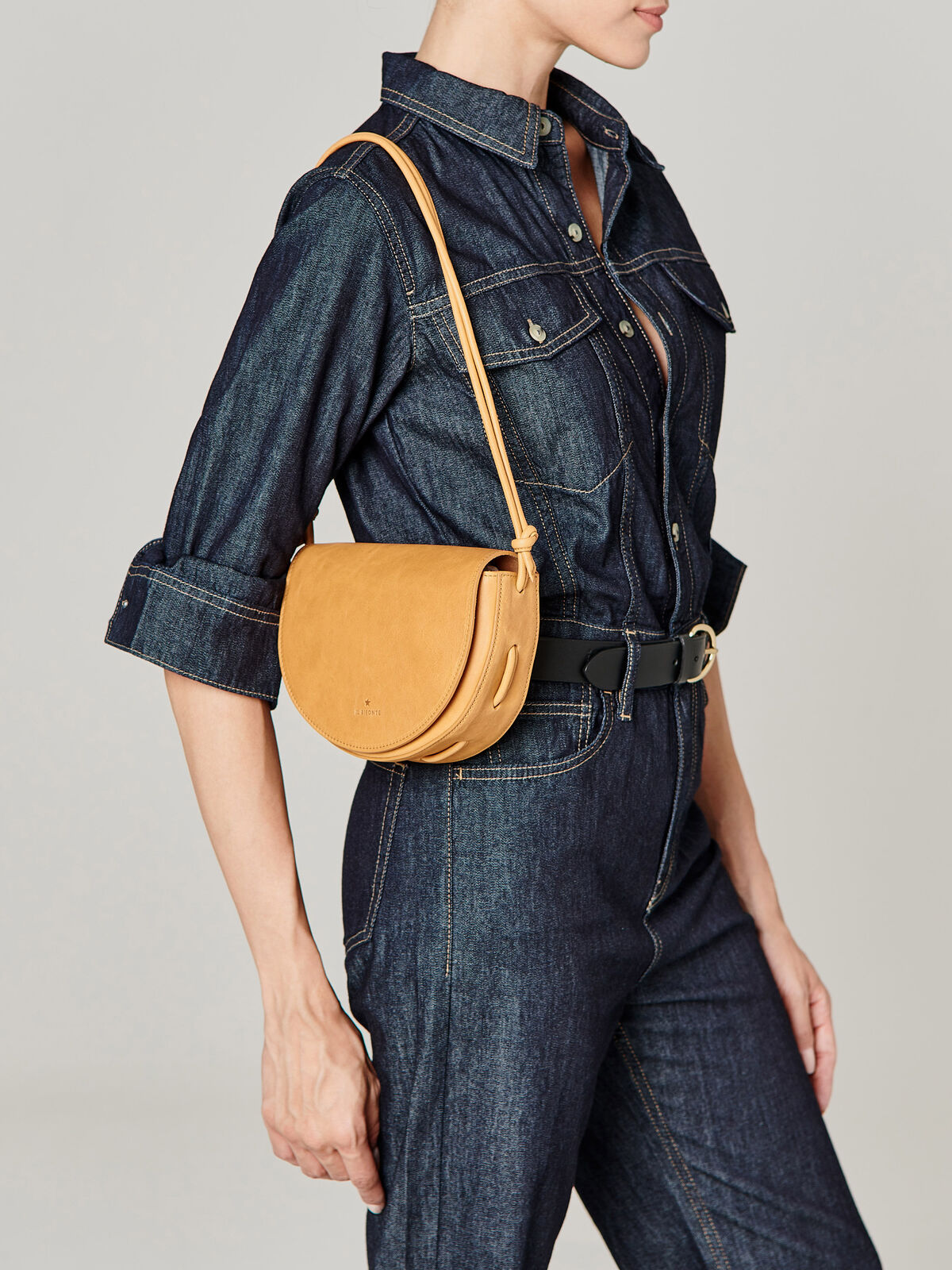 Il Bisonte - Small Half Moon Crossbody Bag