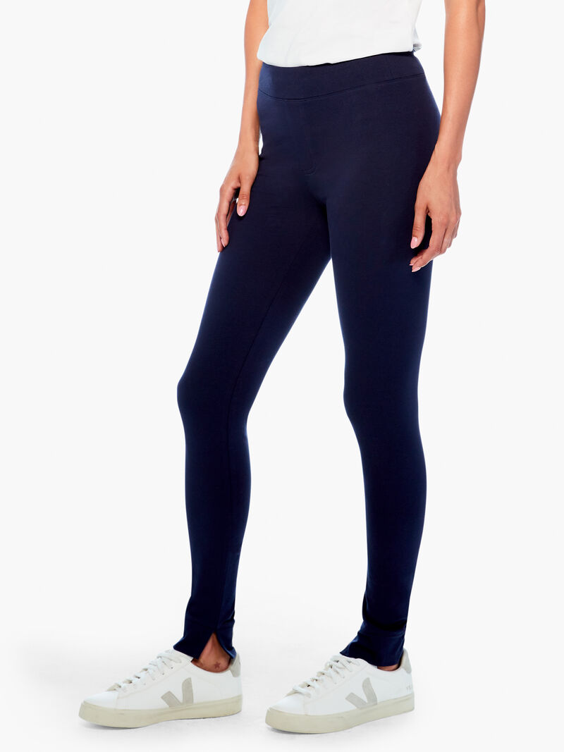 Woman Wears Perfect Knit Legging image number 1
